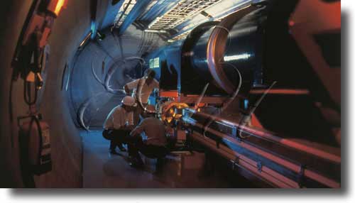 física Aceleradores de partículas. Túnel LEP con LHC (Large Hadron Collider) das instalacións do Centro Europeo de Investigación